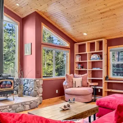 Modern Retreat in Truckee with AC and Game Room