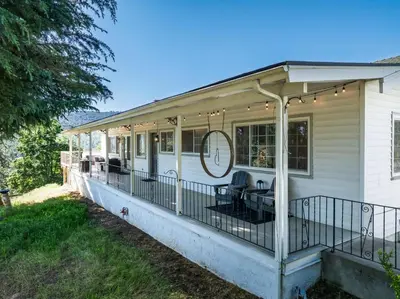 a screened porch on a white house at Yosemite Family Ranch in Oakhurst