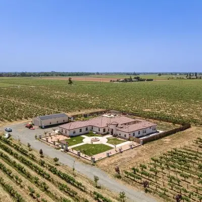 8 Mi to Lodi Lake Luxe Home with On-Site Vineyard