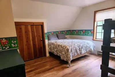 a bedroom with a bed and a window at Relax Inn - Close to Attractions Galore in Truckee