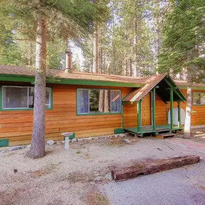 Whispering Pines Cabin - Family & Pet Friendly Abode