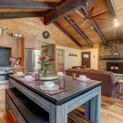 Willow's Hideaway - Pet Friendly Cozy Cabin