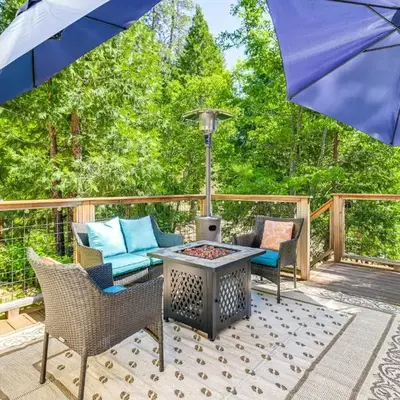 Peaceful Forest Views and Patio Twain Harte Home