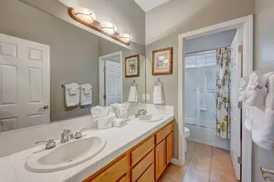 a bathroom with two sinks and a shower at Marina Escape-Lake-Family-Fishing-Casino in Sparks