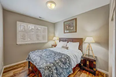 a bedroom with a bed and two lamps and a window at Marina Escape-Lake-Family-Fishing-Casino in Sparks