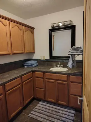 a bathroom with a sink and a mirror at Dew Drop Inn Kings Canyon National Park in Miramonte
