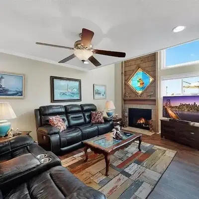 Waterfront Sleeps 6 near Marina with Hot Tub