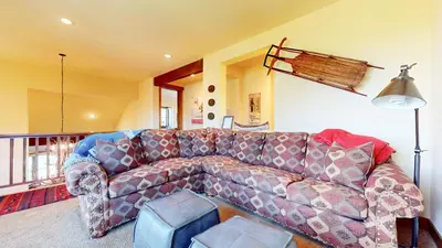 a living room with a couch and a lamp at Snowcreek VI The Lodges #1197 condo in Mammoth Lakes