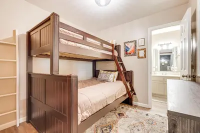a bedroom with two bunk beds in a room at Stroll to The Village Year-Round Family Getaway in Mammoth Lakes