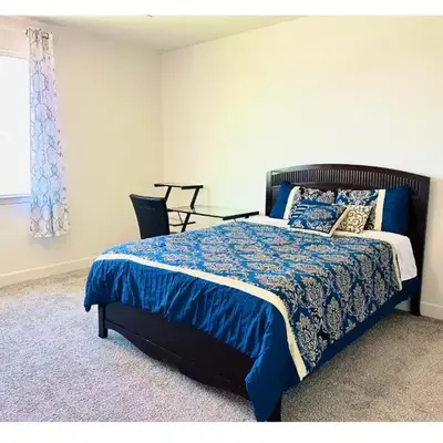 Cozy Private master bedroom in a single family house