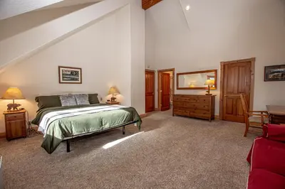 a bedroom with a bed and a dresser and a desk at Celtic Lodge By Hauserman Rentals in Homewood