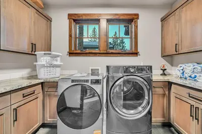 a kitchen with a washing machine and a washer at Schaffers Mill Escape Golf Views and Near Skiing in Truckee