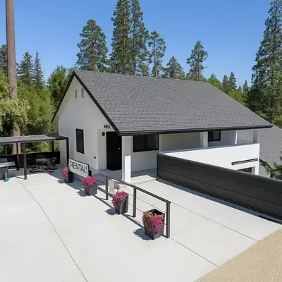 The White House Coveted Triplex Near Lake