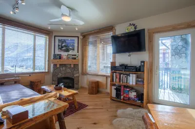 a living room with a fireplace and a tv at Juniper Springs Lodge # 426 in Mammoth Lakes