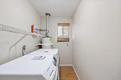 a kitchen with a washer and dryer in a room at Cozy Home 7 minutes Walk to UC Davis Sacramento in Sacramento
