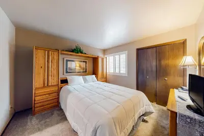 a bedroom with a bed and a flat screen tv at La Vista Blanc 19 in Mammoth Lakes