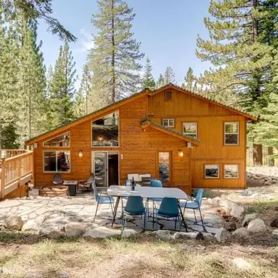 Near Ski Resorts and Trails Truckee Home with Hot Tub