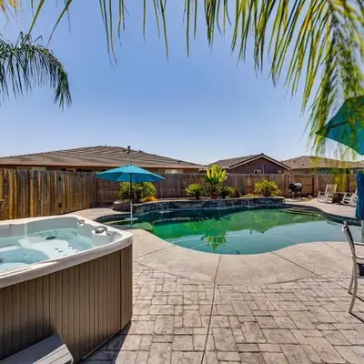 1 Mi to Golf! Spacious and Modern Home in Dinuba