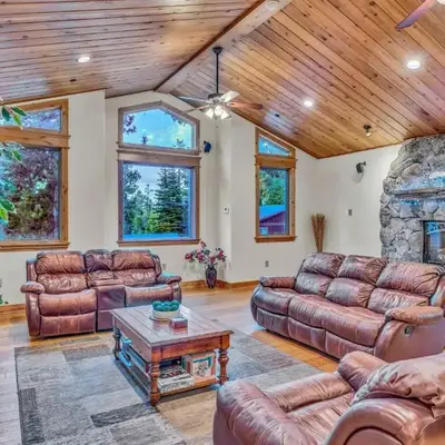 Tahoe Island Retreat Hot Tub & Game Room