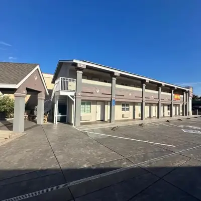 HomeTown Inn