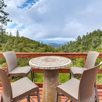 Mtn-View Coulter Escape with Rustic Tree Lookout