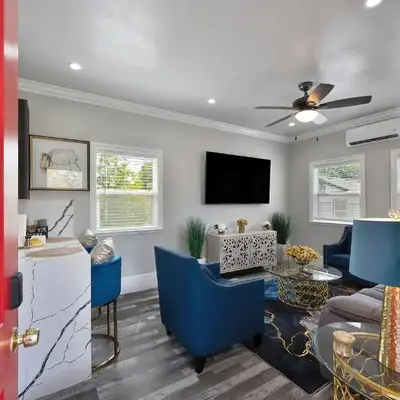 Walk to UC Davis Medical Center! Duplex with Patio