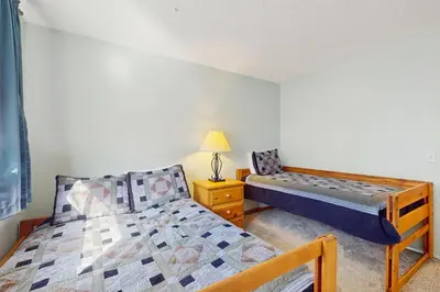 a bedroom with two twin beds and a lamp at Glenwood Getaway in South Lake Tahoe