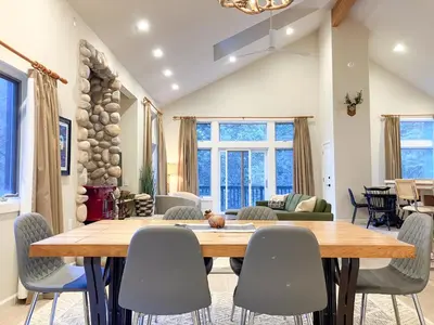 a dining room with a table and chairs at Boom Chalet Yosemite in Oakhurst