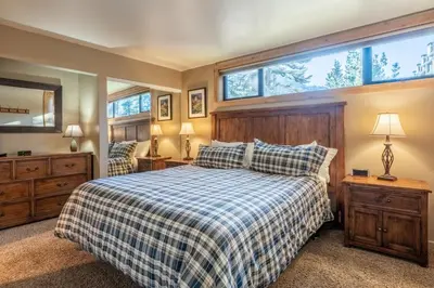 a bedroom with a bed and two windows at Updated1849 Townhome #611, Steps to Canyon Lodge 4 Bed/3BA, hot tubs, game rm, sauna! in Mammoth Lakes