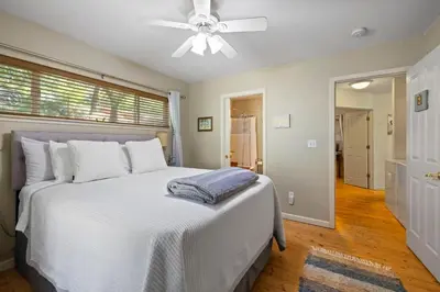 a bedroom with a large bed with a ceiling fan at Cozy Mountain Cabin Yosemite Dodge Ridge Ski in Tuolumne