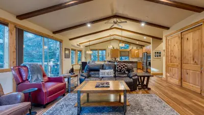 a living room with couches and a table at Cozy Tahoe Retreat w Hot Tub Movie Room Forest Views 10th ave 2 by AvantStay in Tahoma