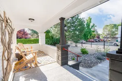 Gallery image of Dusk & Day Spa A Luxe Home & Spa near The River in Reno