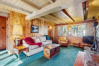 a living room with a couch and a tv at Tahoe Getaway in Homewood