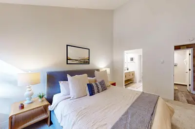 a bedroom with a large bed in a room at Sierra Megeve 31 in Mammoth Lakes