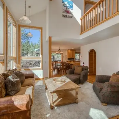 Sparrow's Rest by Tahoe Getaways - Pet-Friendly 3BR in Tahoe Donner w HOA
