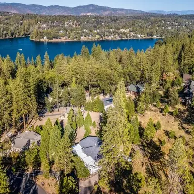 Yosemite Retreat with Fire Pit and Lake Access