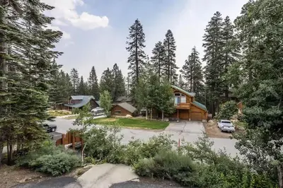 an aerial view of a house with a parking lot at Spacious 3BD & Loft Villa - Convenient to Slopes in Mammoth Lakes