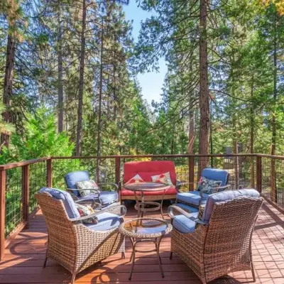 Tranquil Treehouse near Fly-In Lake with Deck Dining & BBQ