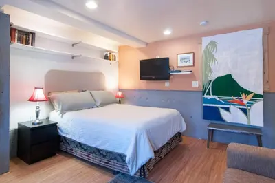 Gallery image of Walk to Lake Tahoe Pets OK Studio in Tahoe Vista