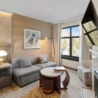 Hillside #508 - Cozy Studio w King Bed Fireplace & Kitchenette