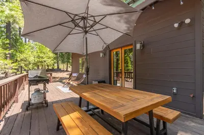 Gallery image of Mojave Vista in Camp Connell