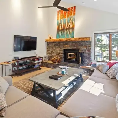Luxury 3BR 3BA Condo Steps from Canyon Lodge Lift
