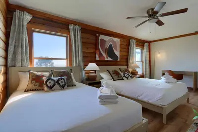a bedroom with two beds and a ceiling fan at Sierra Mountain View Retreat in Coarsegold