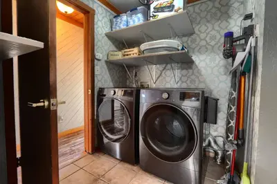 a washer and dryer in a small room at Sierra Mountain View Retreat in Coarsegold