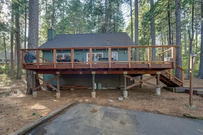 a house on a platform in the woods at 3 Mi to Calaveras Big Trees Group-Ready Mtn Cabin in Arnold