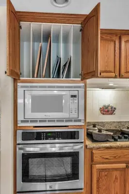 a kitchen with a microwave and a stove at Hot Tub and Game Room 15 mi to Yosemite South Gate in Oakhurst