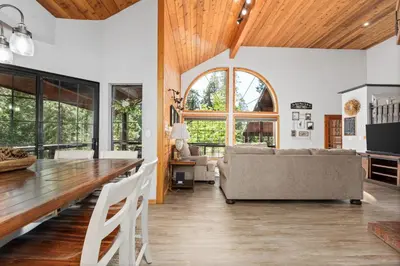 a living room with a table and a couch at Apple Blossom Lodge-Family Friendly Cabin in Shaver Lake