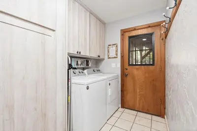 a small laundry room with a washer and dryer at Apple Blossom Lodge-Family Friendly Cabin in Shaver Lake