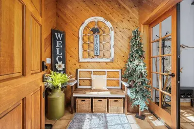 a room with a entry with a christmas tree at Apple Blossom Lodge-Family Friendly Cabin in Shaver Lake