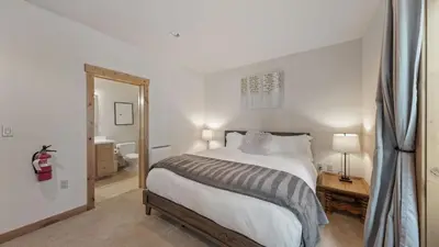 a bedroom with a large bed and a mirror at Near Ski Resorts Downtown Truckee Donner Lake Basque Lodge by AvantStay in Truckee